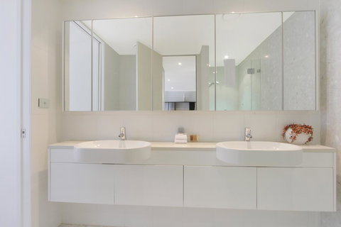 Lakefront 116 Kingston ACT - Hervey Bay Accommodation 19