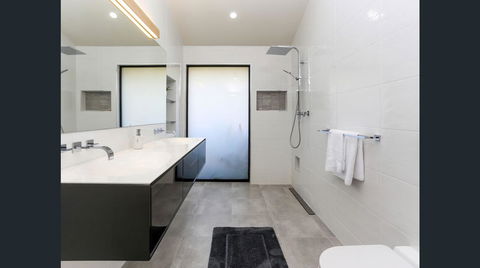 Wine Country Villas - Tourism Hervey Bay 8