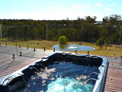 Wine Country Villas - Tourism Hervey Bay 9