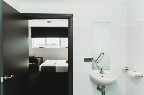 Coniston Hotel Wollongong - Hervey Bay Accommodation 27
