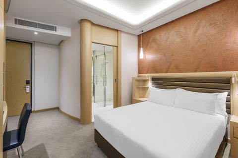 Rydges Australia Square, Formerly Tank Stream Hotel - Hervey Bay Accommodation 12