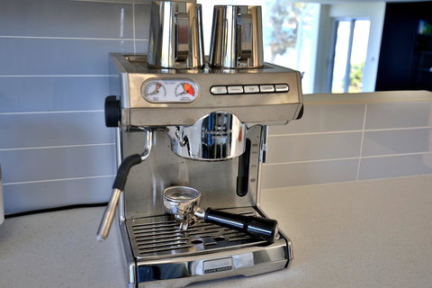 Neptune I Absolute Beachfront I Stunning Views - Hervey Bay Accommodation 9