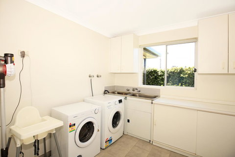 Neptune I Absolute Beachfront I Stunning Views - Hervey Bay Accommodation 25