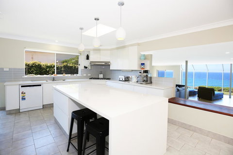 Neptune I Absolute Beachfront I Stunning Views - Hervey Bay Accommodation 10