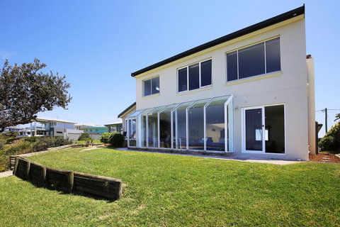 Neptune I Absolute Beachfront I Stunning Views - Hervey Bay Accommodation 26