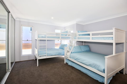 Neptune I Absolute Beachfront I Stunning Views - Hervey Bay Accommodation 17