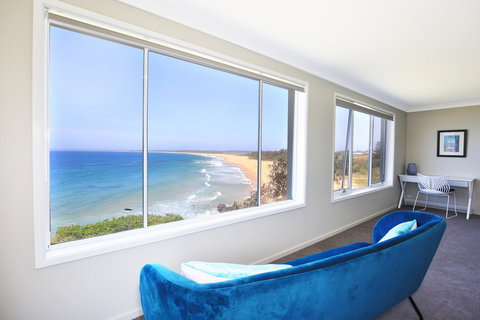 Neptune I Absolute Beachfront I Stunning Views - Hervey Bay Accommodation 13