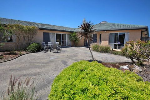 Neptune I Absolute Beachfront I Stunning Views - Hervey Bay Accommodation 30