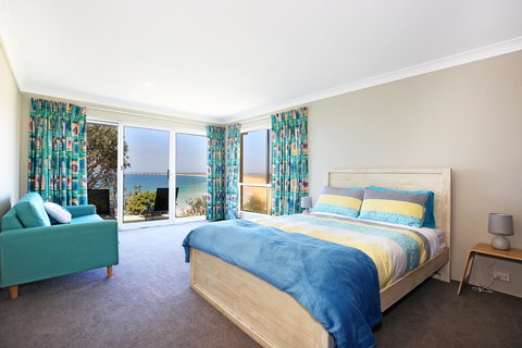 Neptune I Absolute Beachfront I Stunning Views - Hervey Bay Accommodation 16
