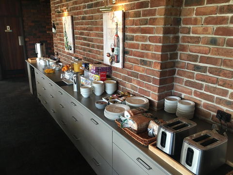 Econo Lodge Gateway Tamworth - Hervey Bay Accommodation 10