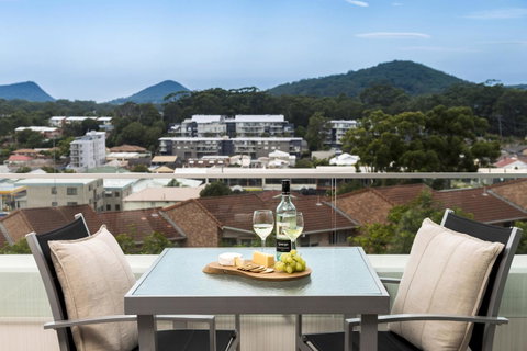 Oaks Nelson Bay Lure Suites - Hervey Bay Accommodation 5