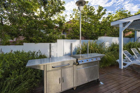 Oaks Nelson Bay Lure Suites - Hervey Bay Accommodation 7