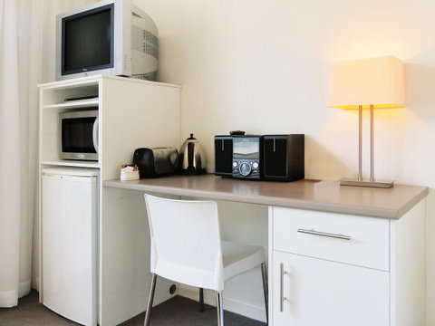 Oaks Nelson Bay Lure Suites - Hervey Bay Accommodation 12