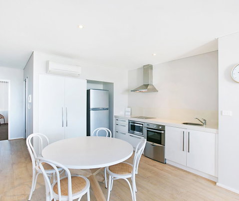 Oaks Nelson Bay Lure Suites - Hervey Bay Accommodation 1
