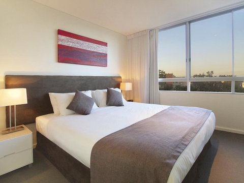 Oaks Nelson Bay Lure Suites - Hervey Bay Accommodation 13