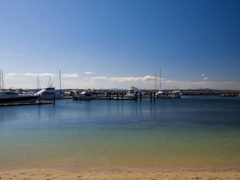 Oaks Nelson Bay Lure Suites - Hervey Bay Accommodation 3
