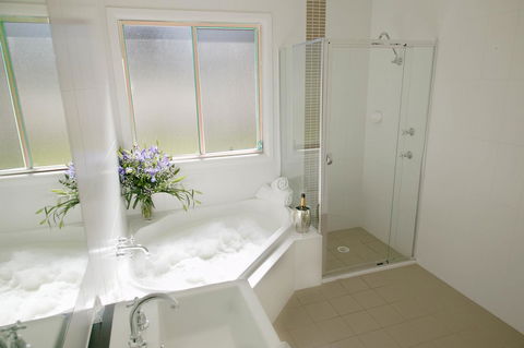 Nightingale Villas - Hervey Bay Accommodation 9