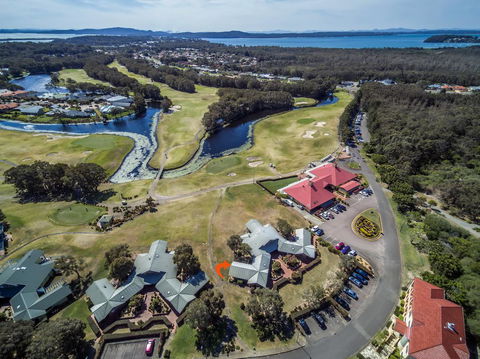 Condo 105 @ Horizons Golf Resort - Salamander Bay NSW - Tourism Hervey Bay 7