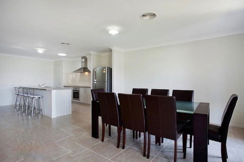 Jindabyne Executive - Hervey Bay Accommodation 3