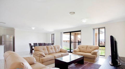Jindabyne Executive - Hervey Bay Accommodation 5