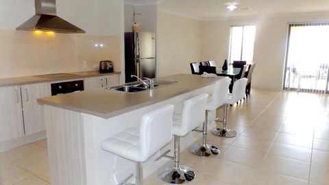 Jindabyne Executive - Hervey Bay Accommodation 8