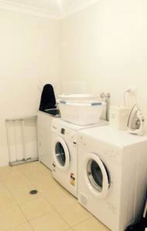 Jindabyne Executive - Hervey Bay Accommodation 9