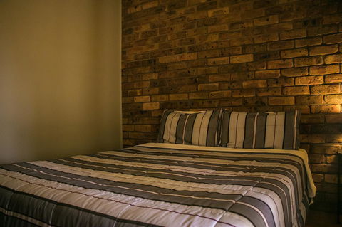 Ironstone Estate Lovedale - Hervey Bay Accommodation 15