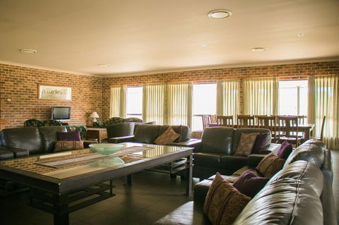 Ironstone Estate Lovedale - Hervey Bay Accommodation 26