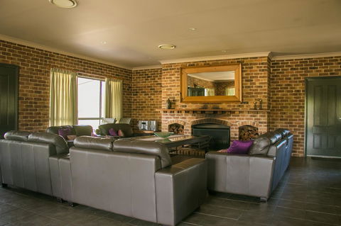 Ironstone Estate Lovedale - Hervey Bay Accommodation 2