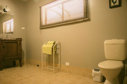 Ironstone Estate Lovedale - Hervey Bay Accommodation 9