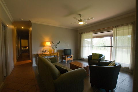 Ironstone Estate Lovedale - Hervey Bay Accommodation 34