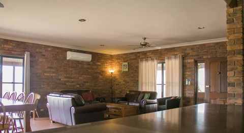 Ironstone Estate Lovedale - Hervey Bay Accommodation 17
