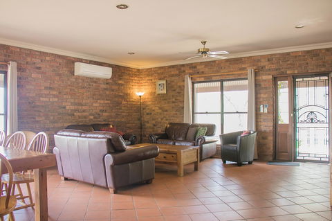 Ironstone Estate Lovedale - Hervey Bay Accommodation 18