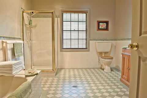 Ironstone Estate Lovedale - Hervey Bay Accommodation 42