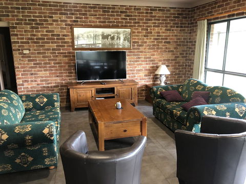 Ironstone Estate Lovedale - Hervey Bay Accommodation 1
