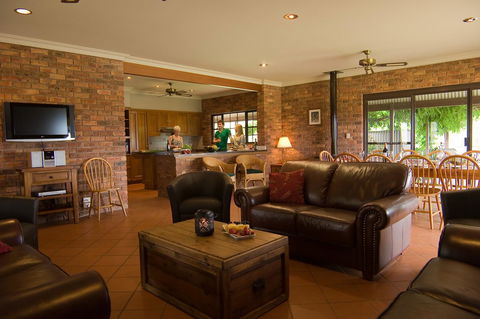Ironstone Estate Lovedale - Hervey Bay Accommodation 30