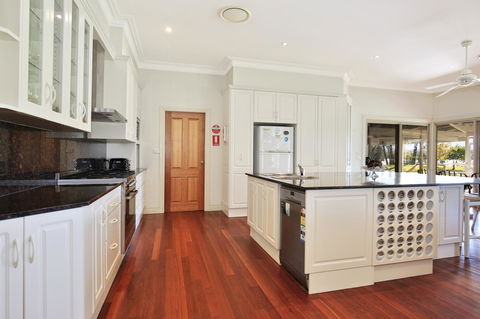 Terara Riverside Retreat - Tourism Hervey Bay 8