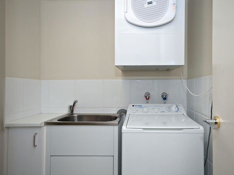 Messines Street, Breakwater Apartment, 104 - Hervey Bay Accommodation 10