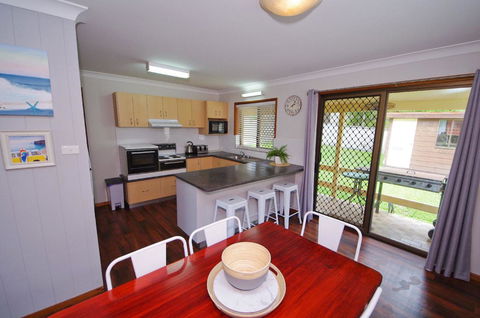 Breakaway, 11 Scott Street - Hervey Bay Accommodation 4