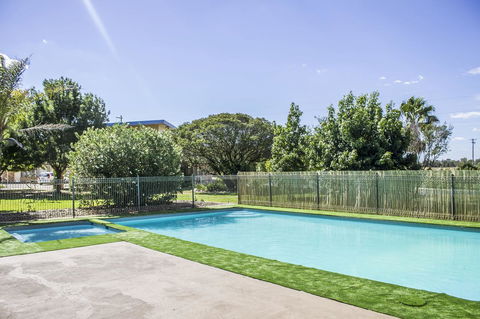 Allonville Gardens Motel - Tourism Hervey Bay 8