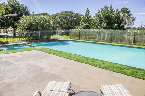 Allonville Gardens Motel - Tourism Hervey Bay 9