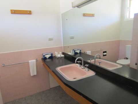 Allonville Gardens Motel - Tourism Hervey Bay 18