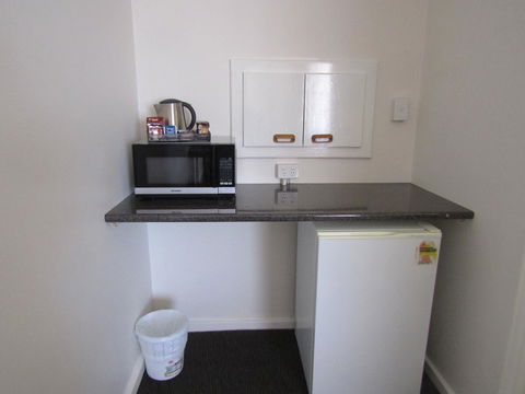Allonville Gardens Motel - Tourism Hervey Bay 16