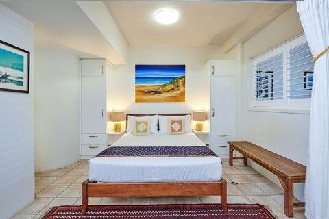 Julians Apartments - Hervey Bay Accommodation 7