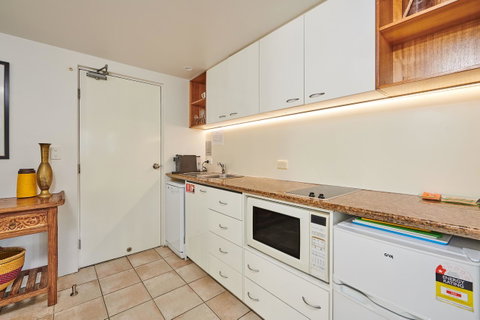 Julians Apartments - Hervey Bay Accommodation 10