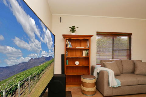 JE Guesthouse, Central To All The Hunter Valley Has To Offer - Hervey Bay Accommodation 5