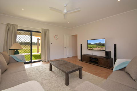 JE Guesthouse, Central To All The Hunter Valley Has To Offer - Hervey Bay Accommodation 4