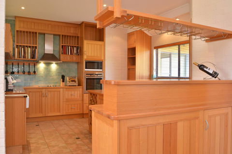 JE Guesthouse, Central To All The Hunter Valley Has To Offer - Hervey Bay Accommodation 11