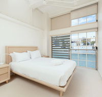 Waterfront Apartment on Sydney Harbour - Hervey Bay Accommodation