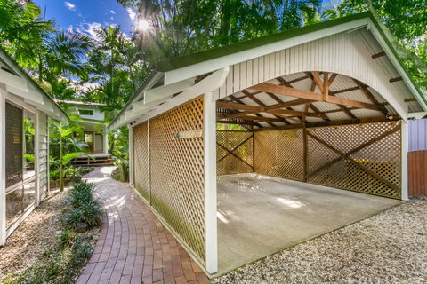 A Beach House At Byron - Hervey Bay Accommodation 6
